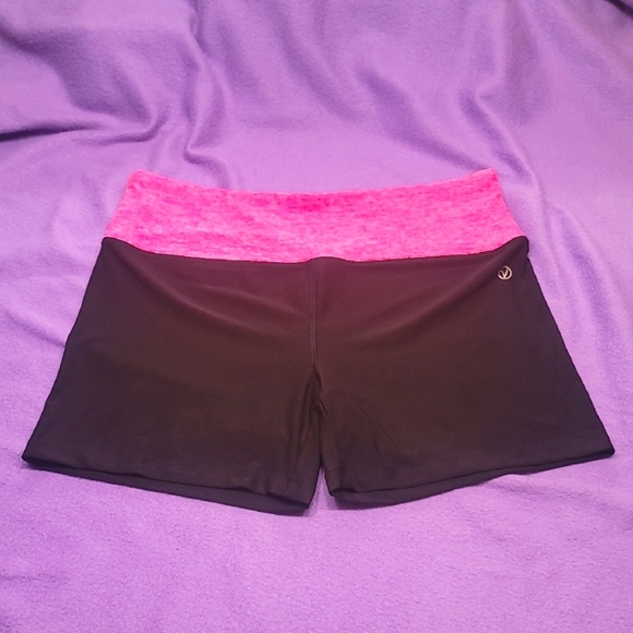 VOGO Athletica Pants - 0702. VOGO ~ NWOTs ~ Women's XL Black & Pink Athletic Shorts ~ So Sexy 🩷🩷NEW!!